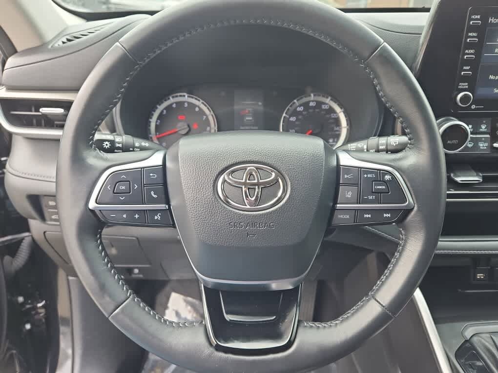 used 2021 Toyota Highlander car, priced at $32,998