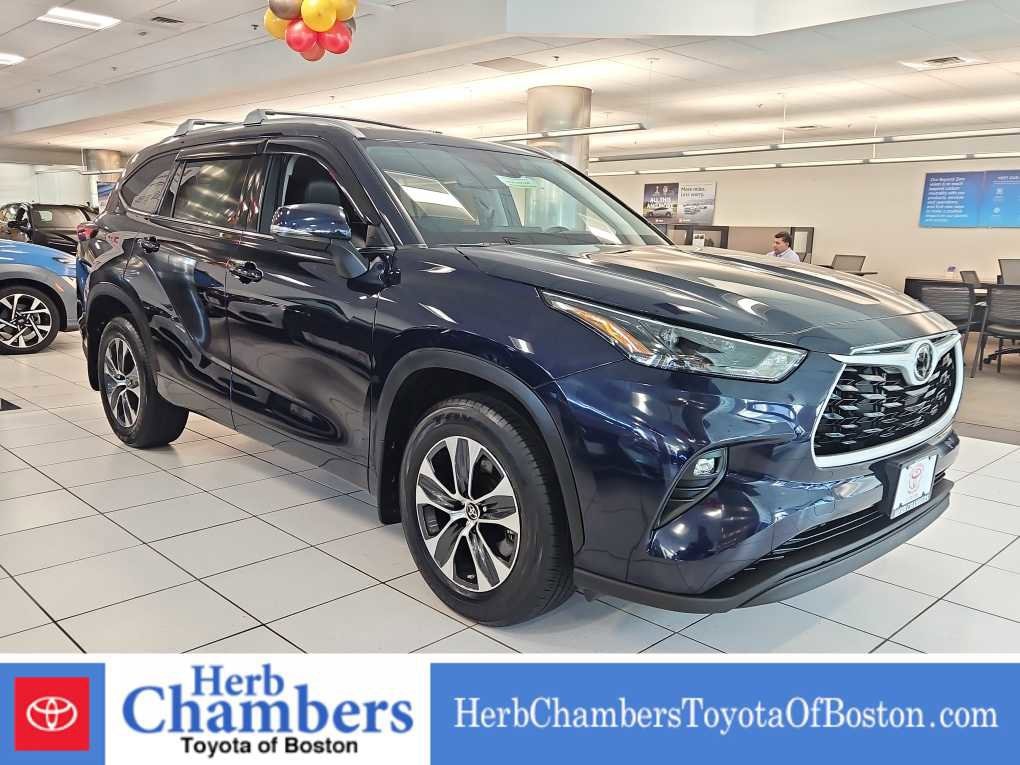 used 2022 Toyota Highlander car, priced at $39,998