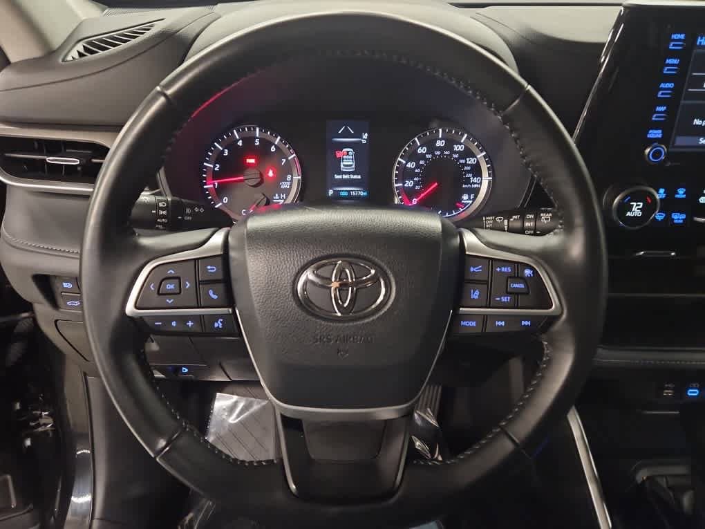 used 2022 Toyota Highlander car, priced at $32,998