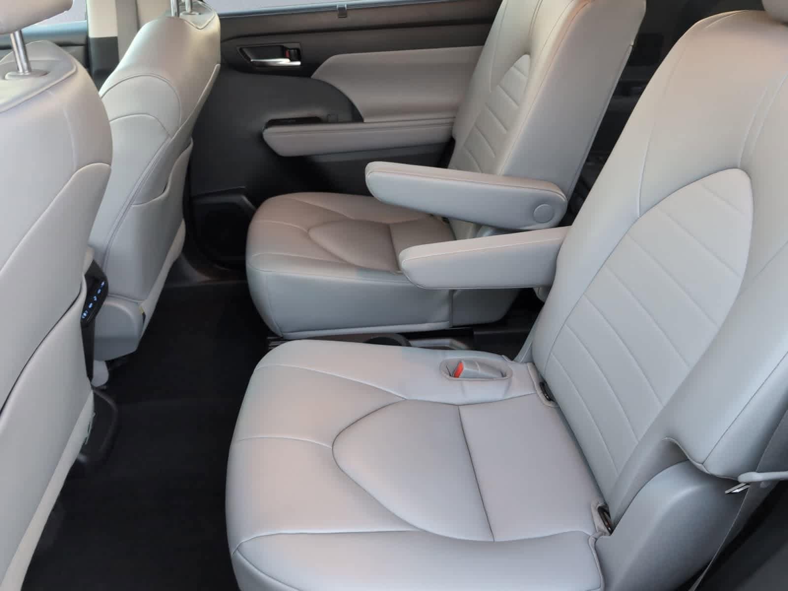 used 2022 Toyota Highlander car, priced at $37,998