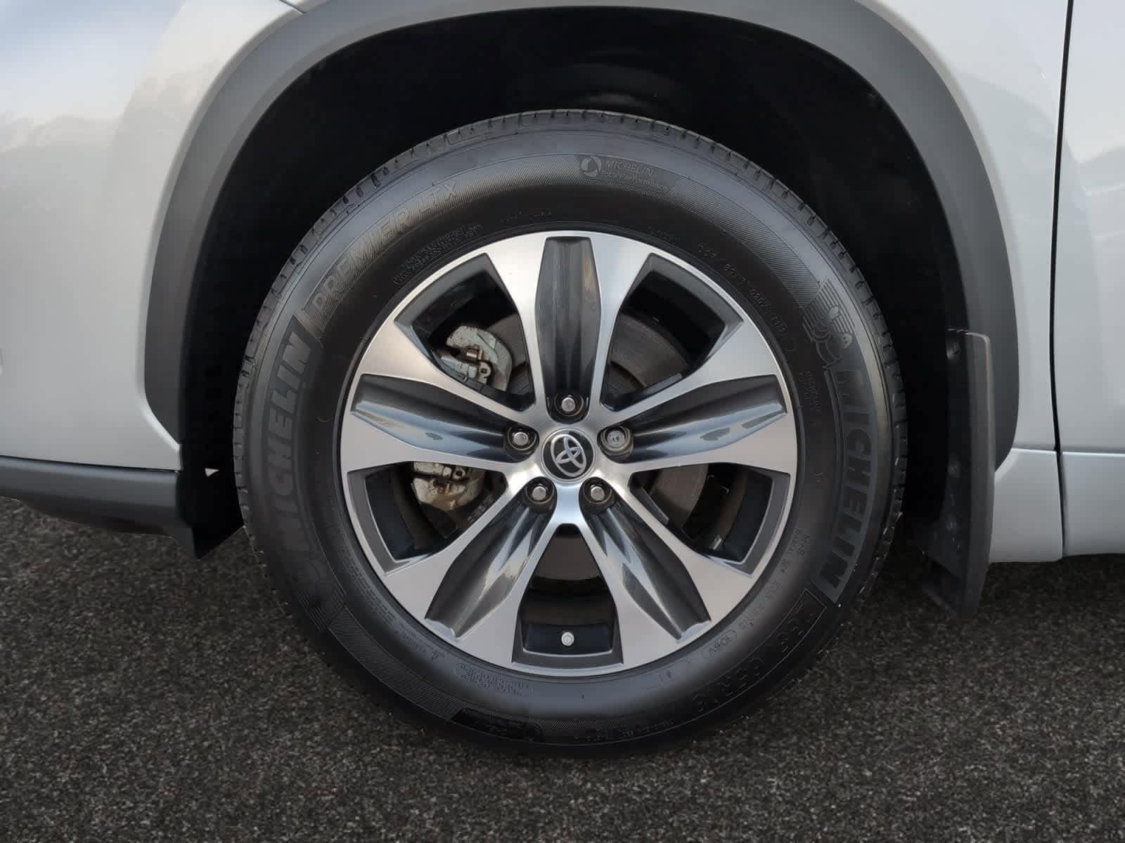 used 2022 Toyota Highlander car, priced at $37,998