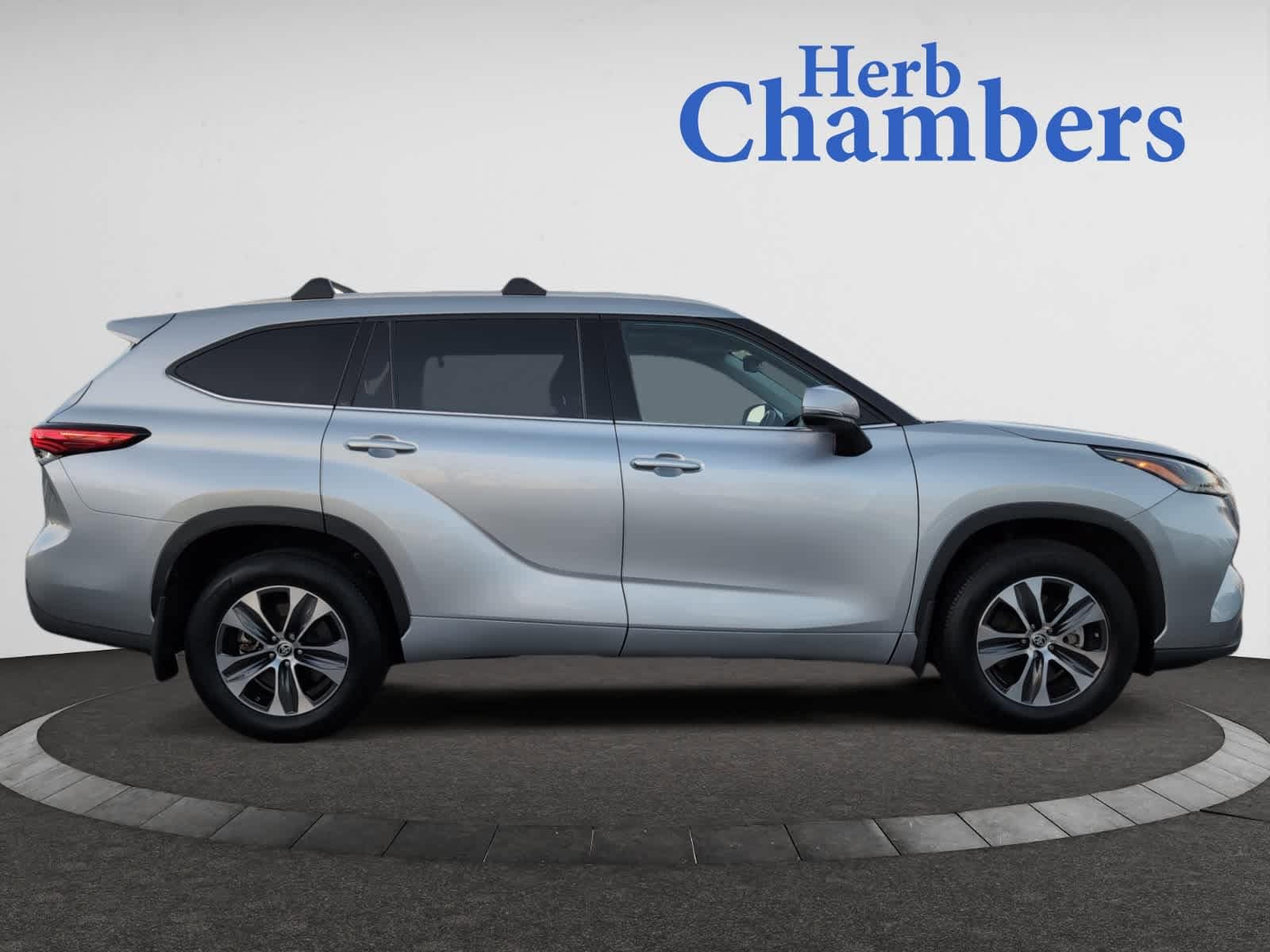 used 2022 Toyota Highlander car, priced at $37,998