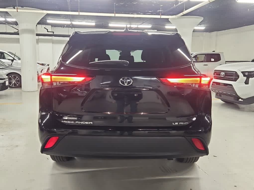 used 2022 Toyota Highlander car, priced at $32,998