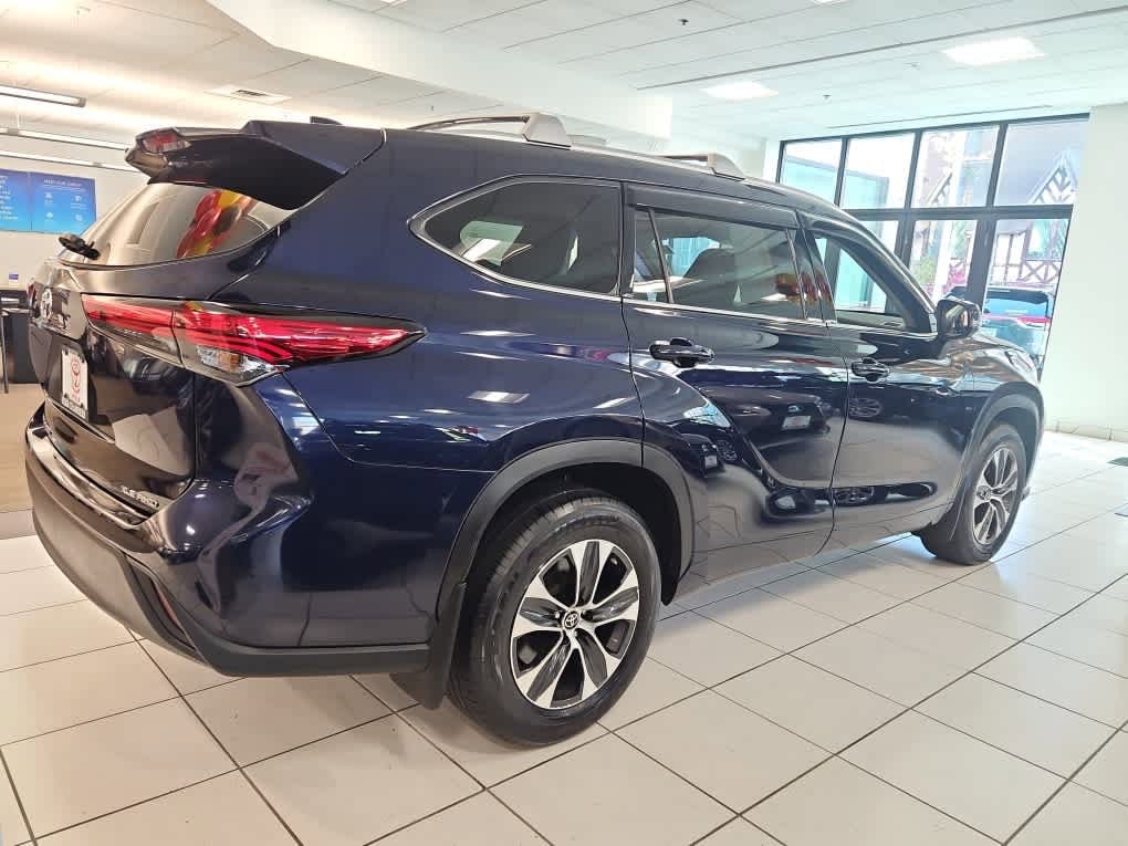 used 2022 Toyota Highlander car, priced at $39,998