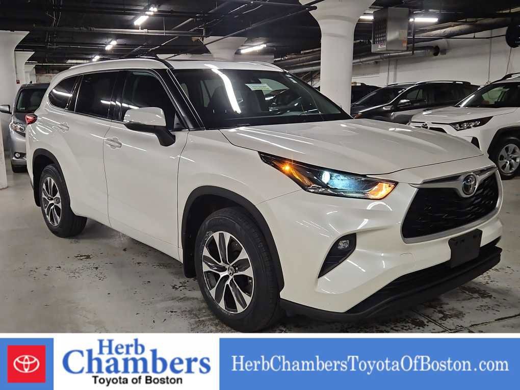 used 2021 Toyota Highlander car, priced at $34,998