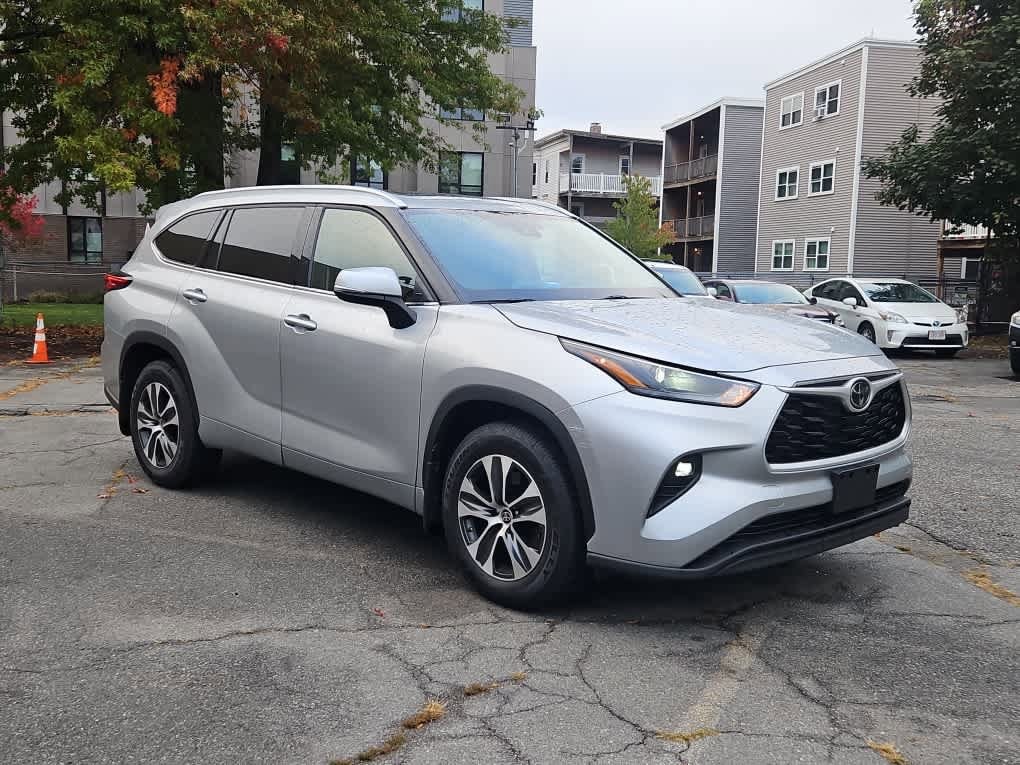 used 2022 Toyota Highlander car, priced at $36,998