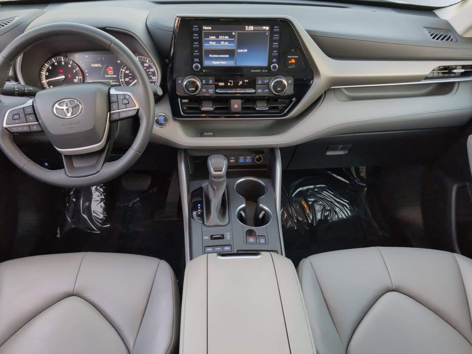 used 2022 Toyota Highlander car, priced at $37,998