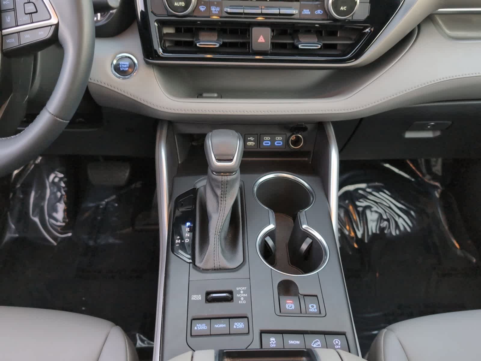 used 2022 Toyota Highlander car, priced at $37,998