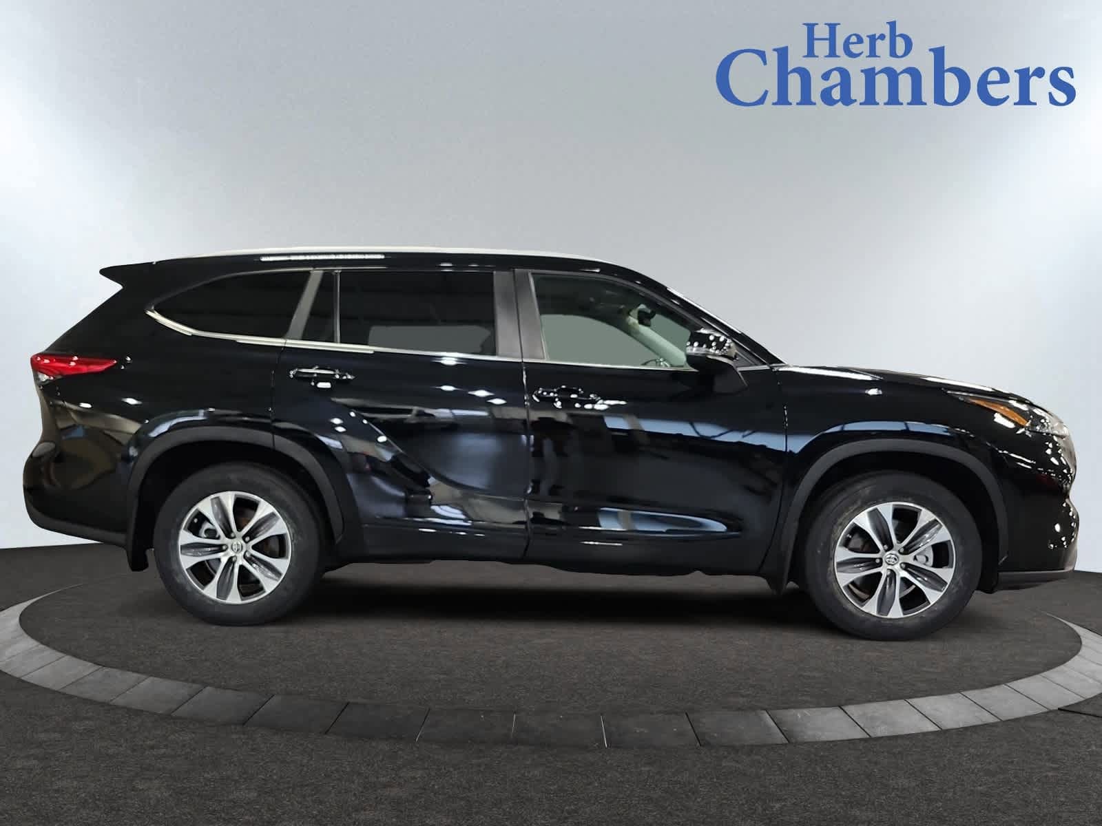 used 2023 Toyota Highlander car, priced at $43,998