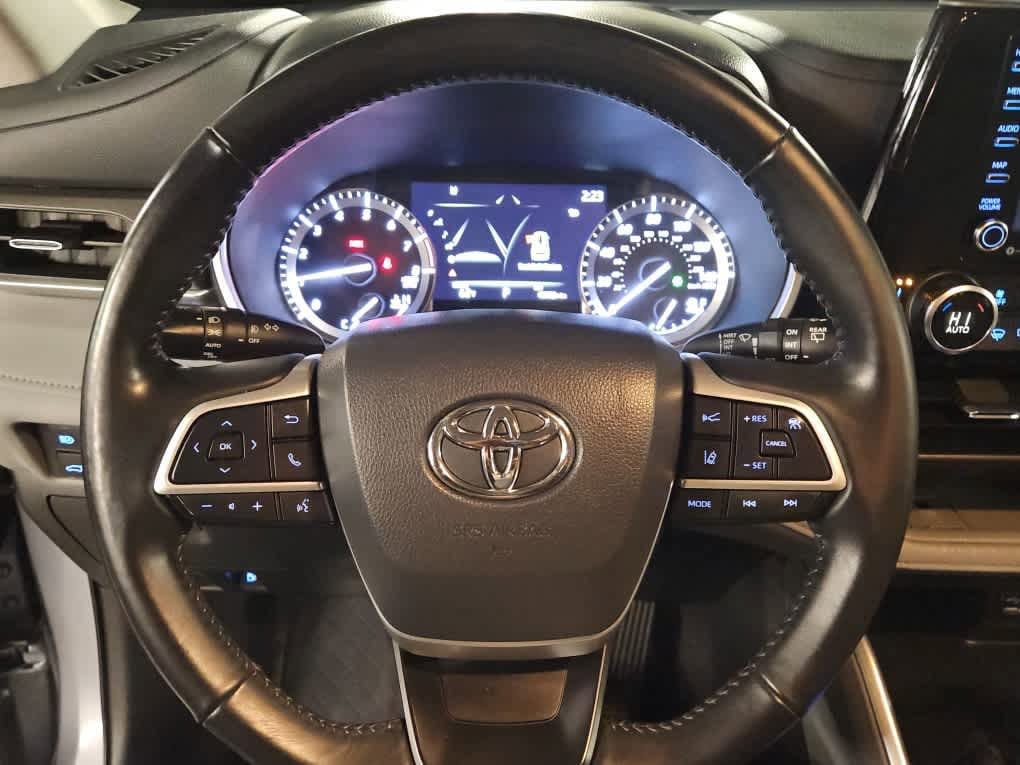 used 2022 Toyota Highlander car, priced at $35,998