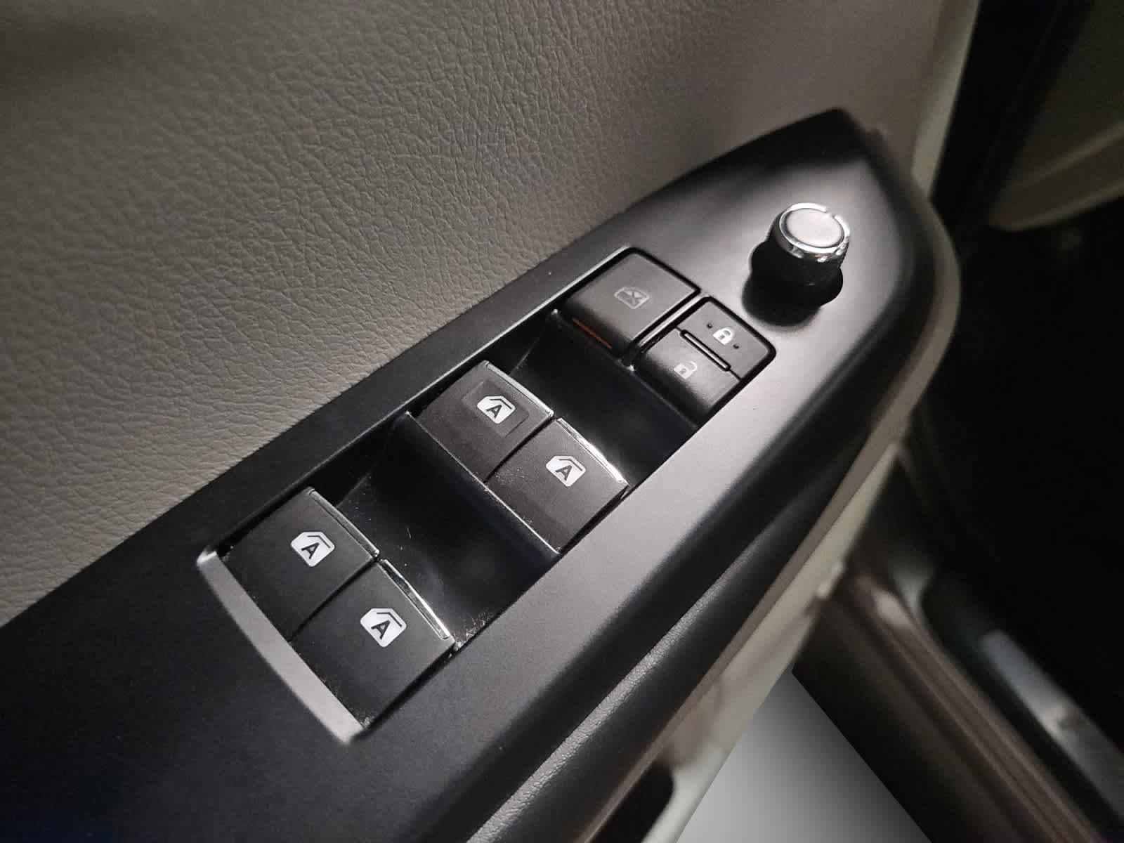 used 2016 Toyota Highlander Hybrid car, priced at $28,998