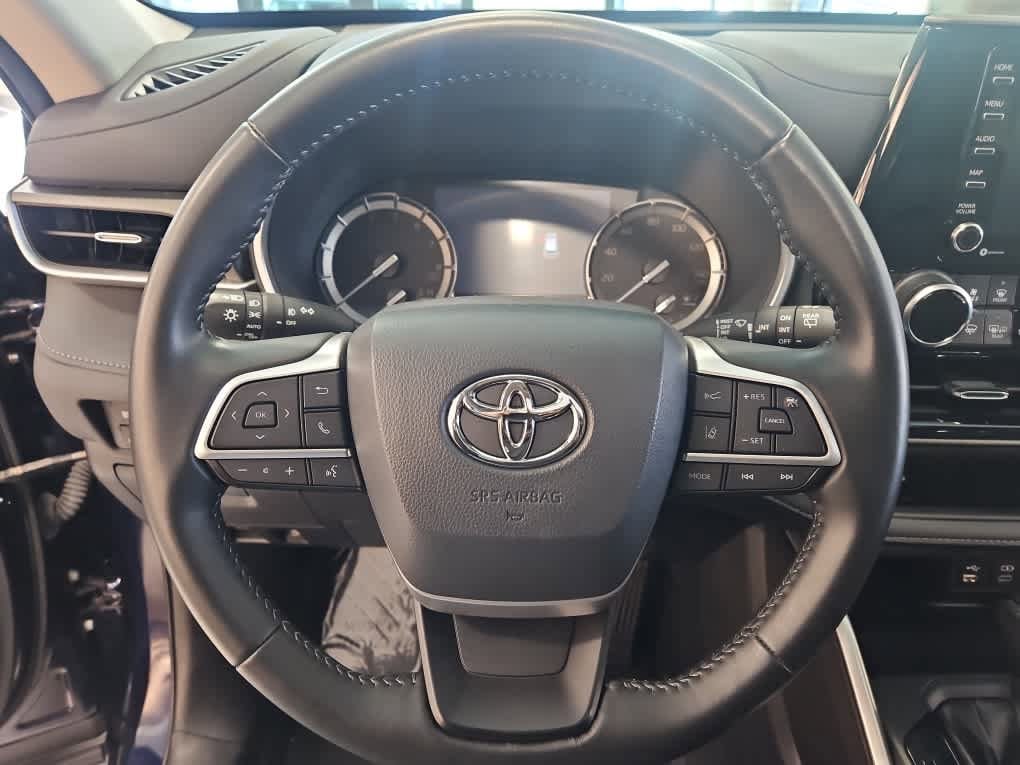 used 2022 Toyota Highlander car, priced at $39,998