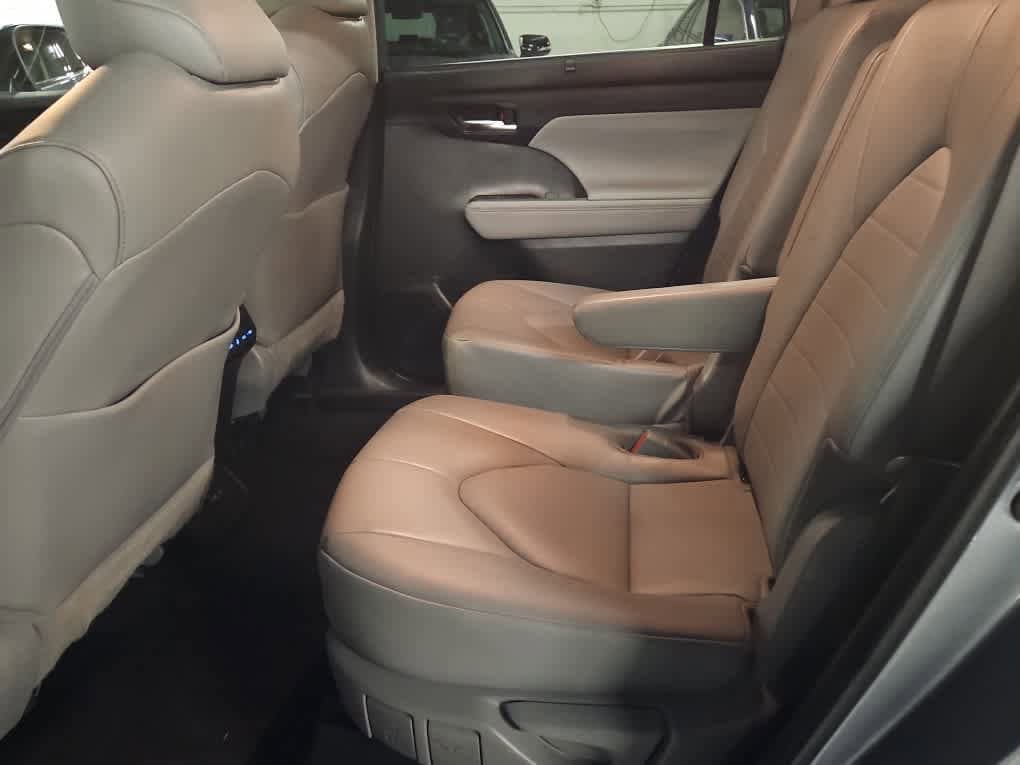 used 2022 Toyota Highlander car, priced at $35,998