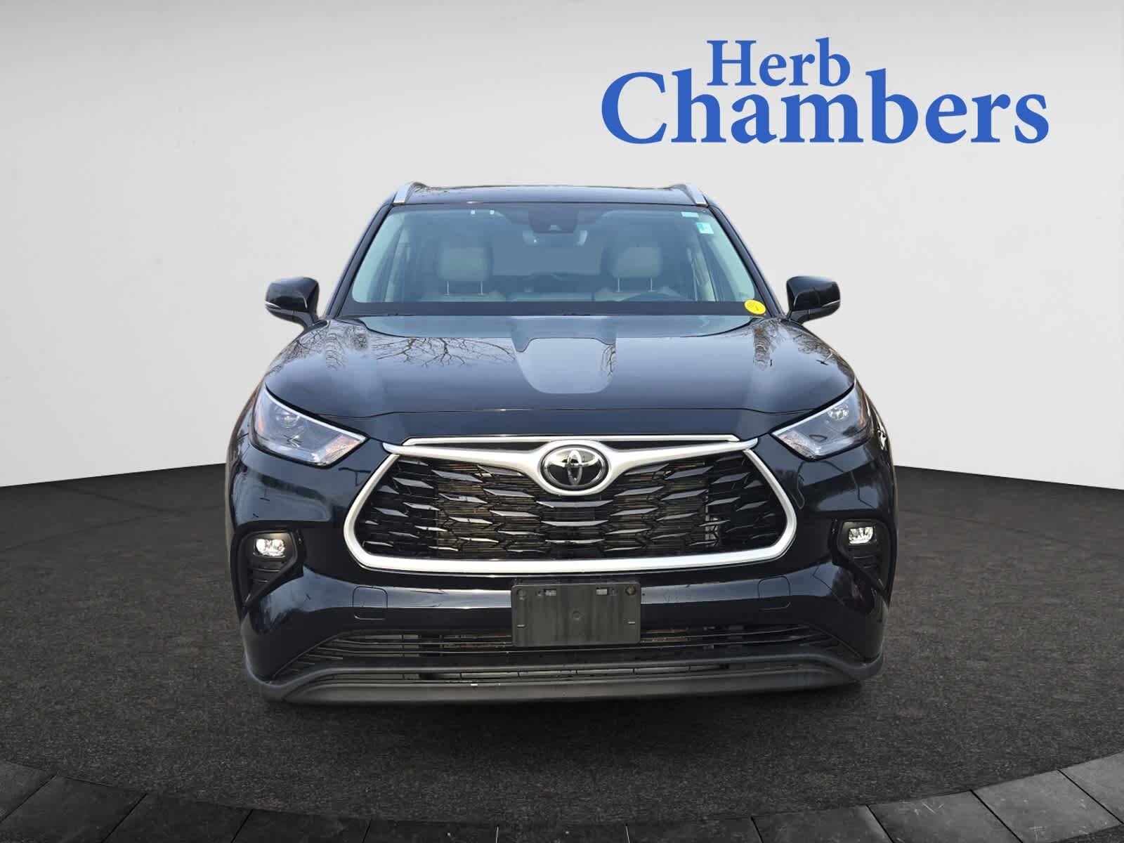 used 2022 Toyota Highlander car, priced at $36,998
