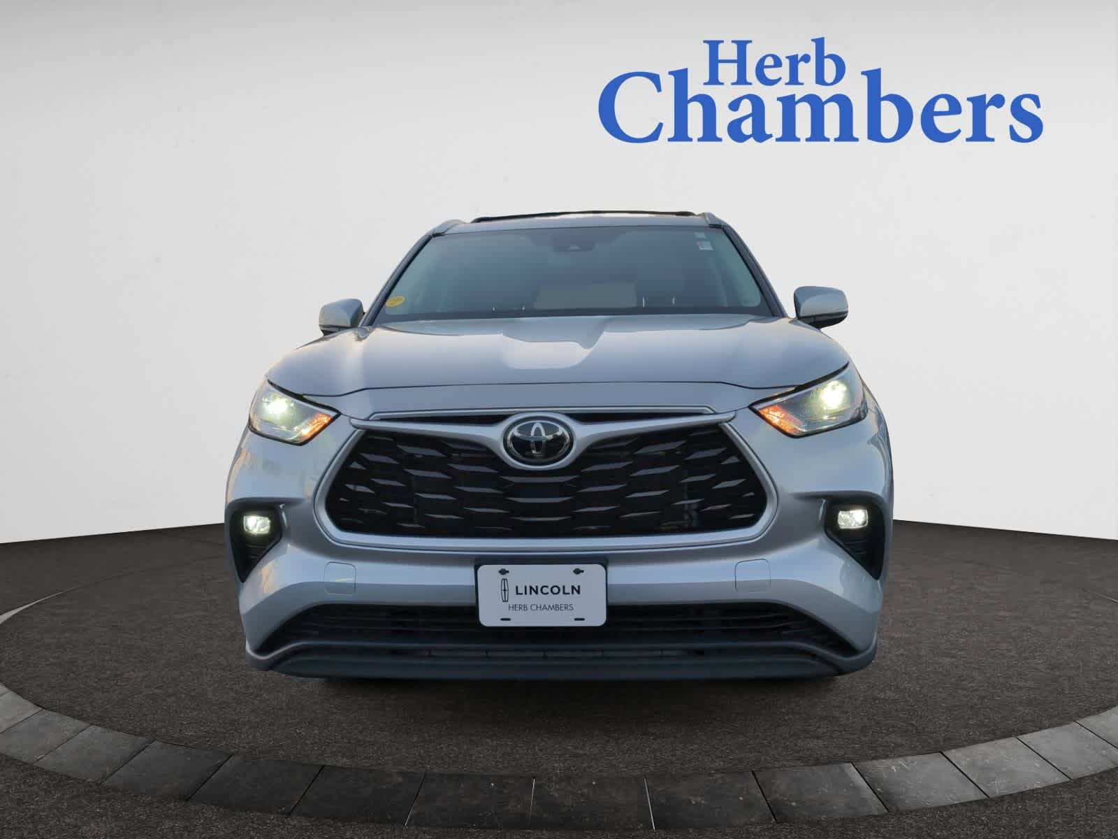 used 2022 Toyota Highlander car, priced at $37,998