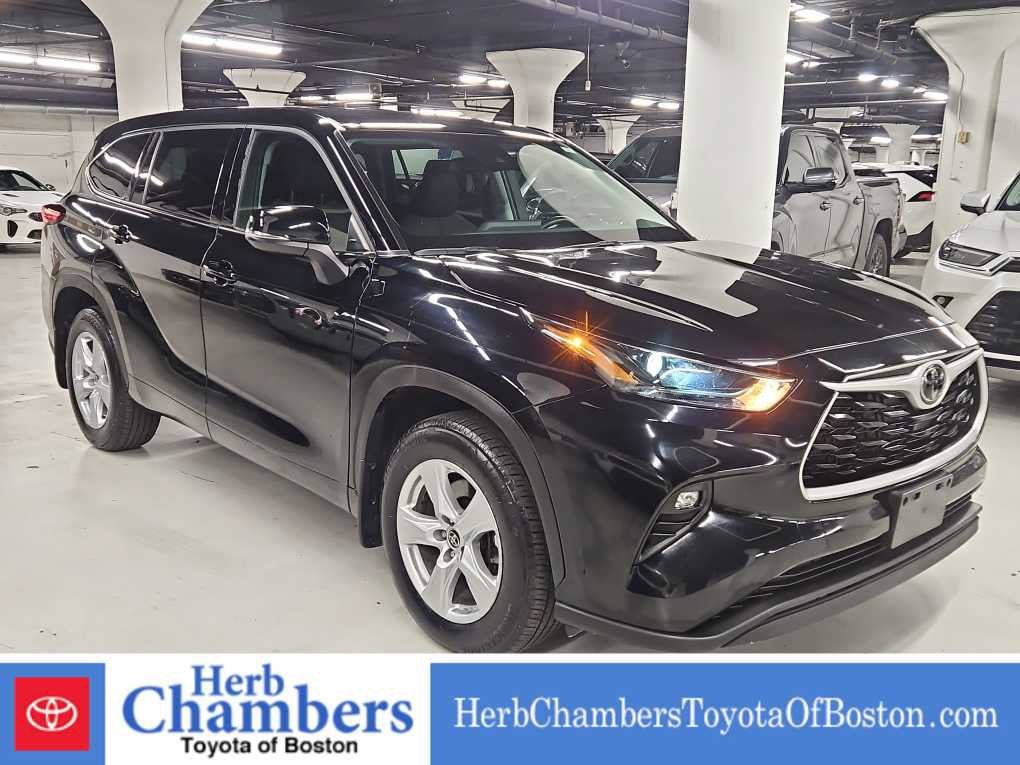 used 2022 Toyota Highlander car, priced at $32,998