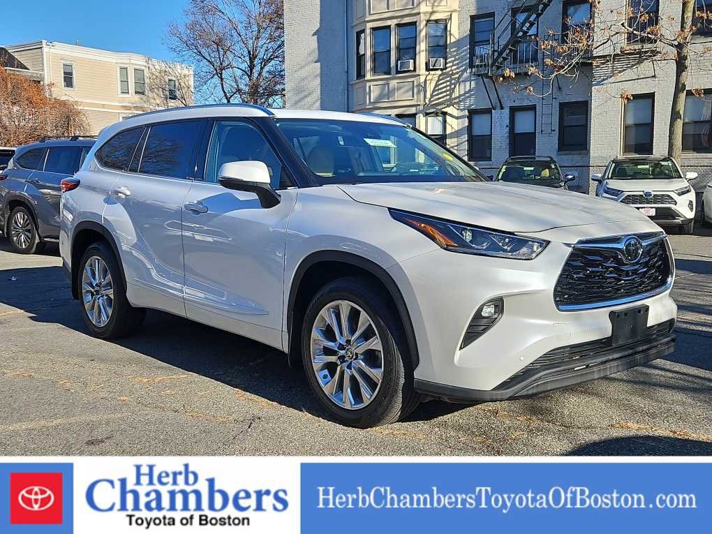 used 2022 Toyota Highlander car, priced at $38,998