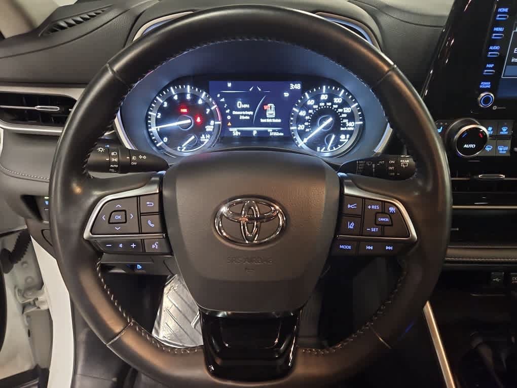 used 2021 Toyota Highlander car, priced at $34,998