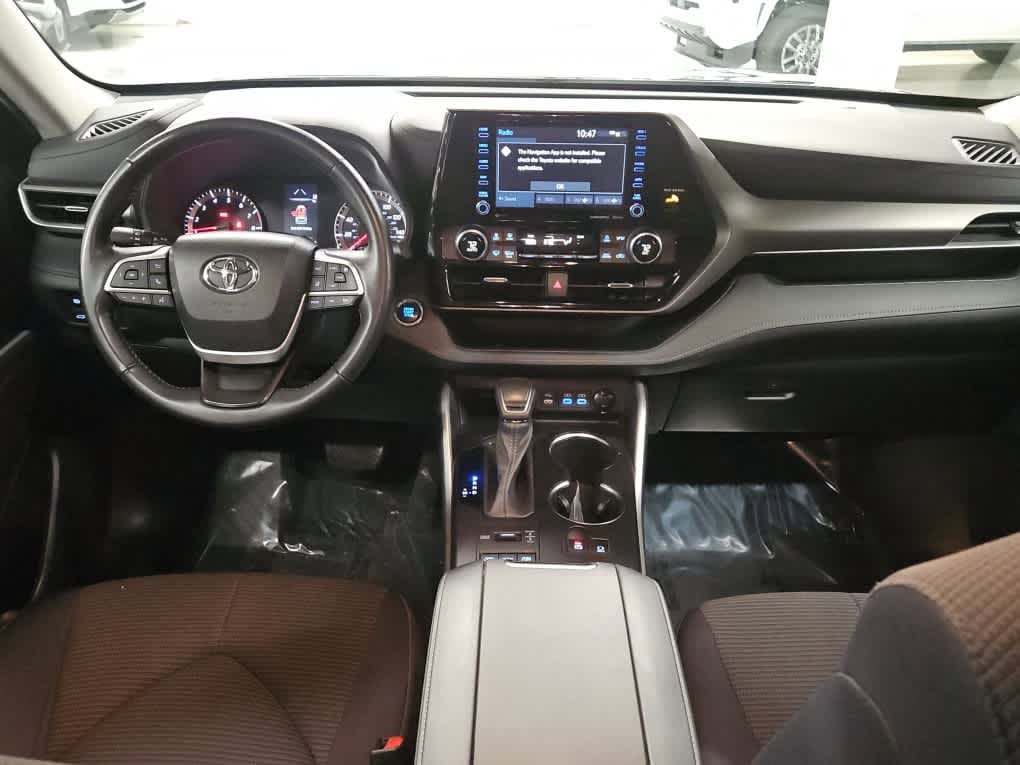 used 2022 Toyota Highlander car, priced at $32,998