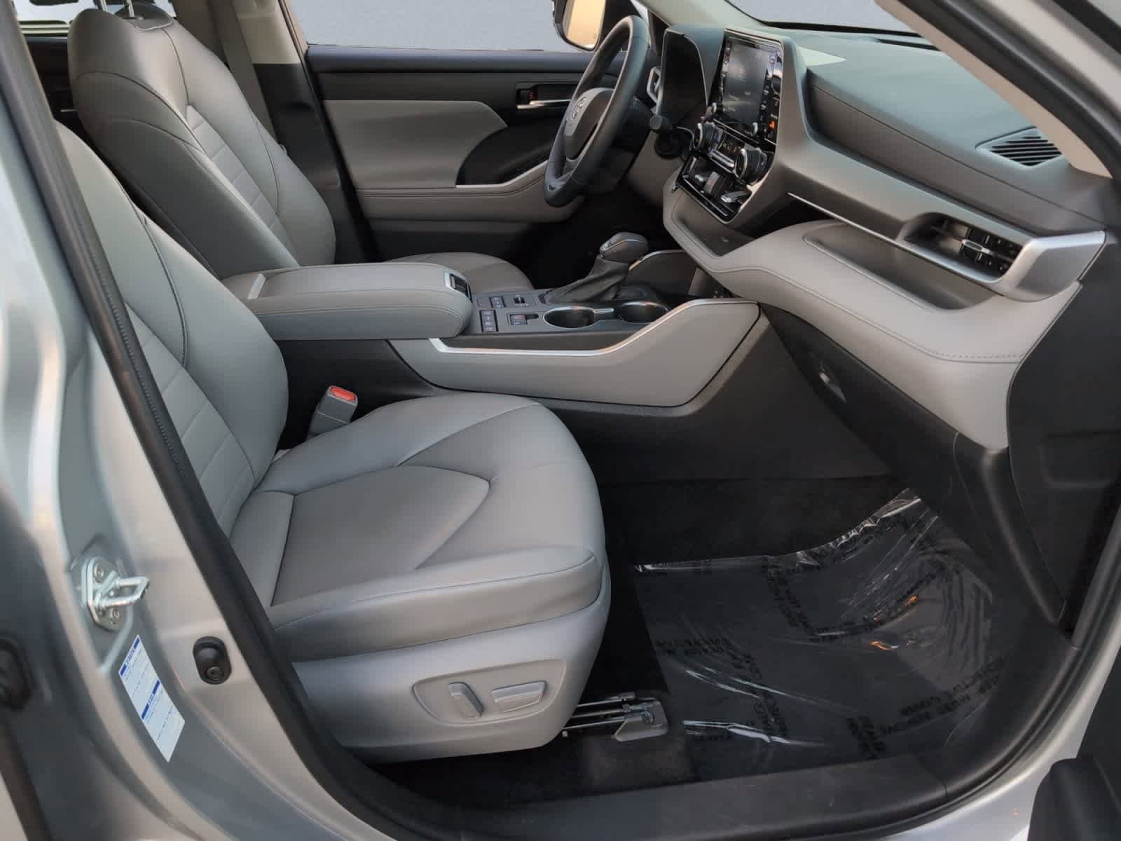 used 2022 Toyota Highlander car, priced at $37,998
