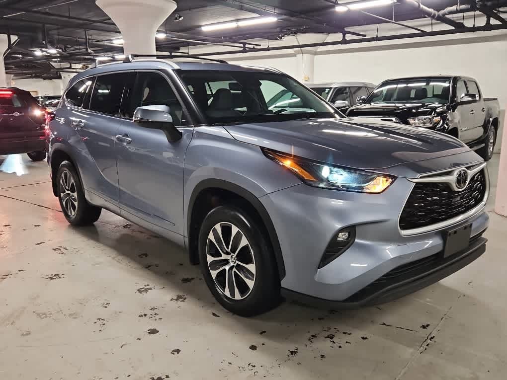 used 2022 Toyota Highlander car, priced at $35,998