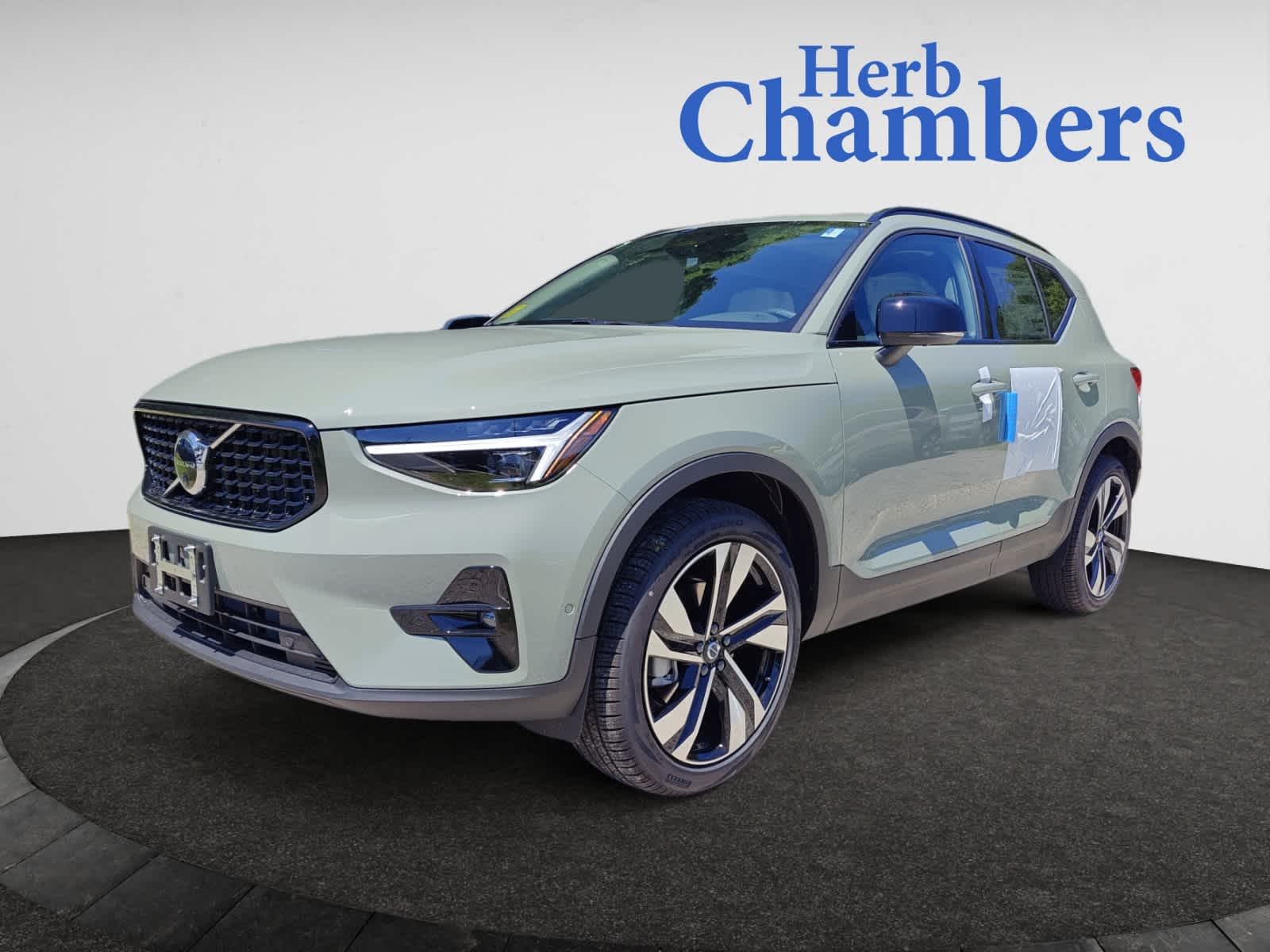 new 2025 Volvo XC40 car, priced at $50,375