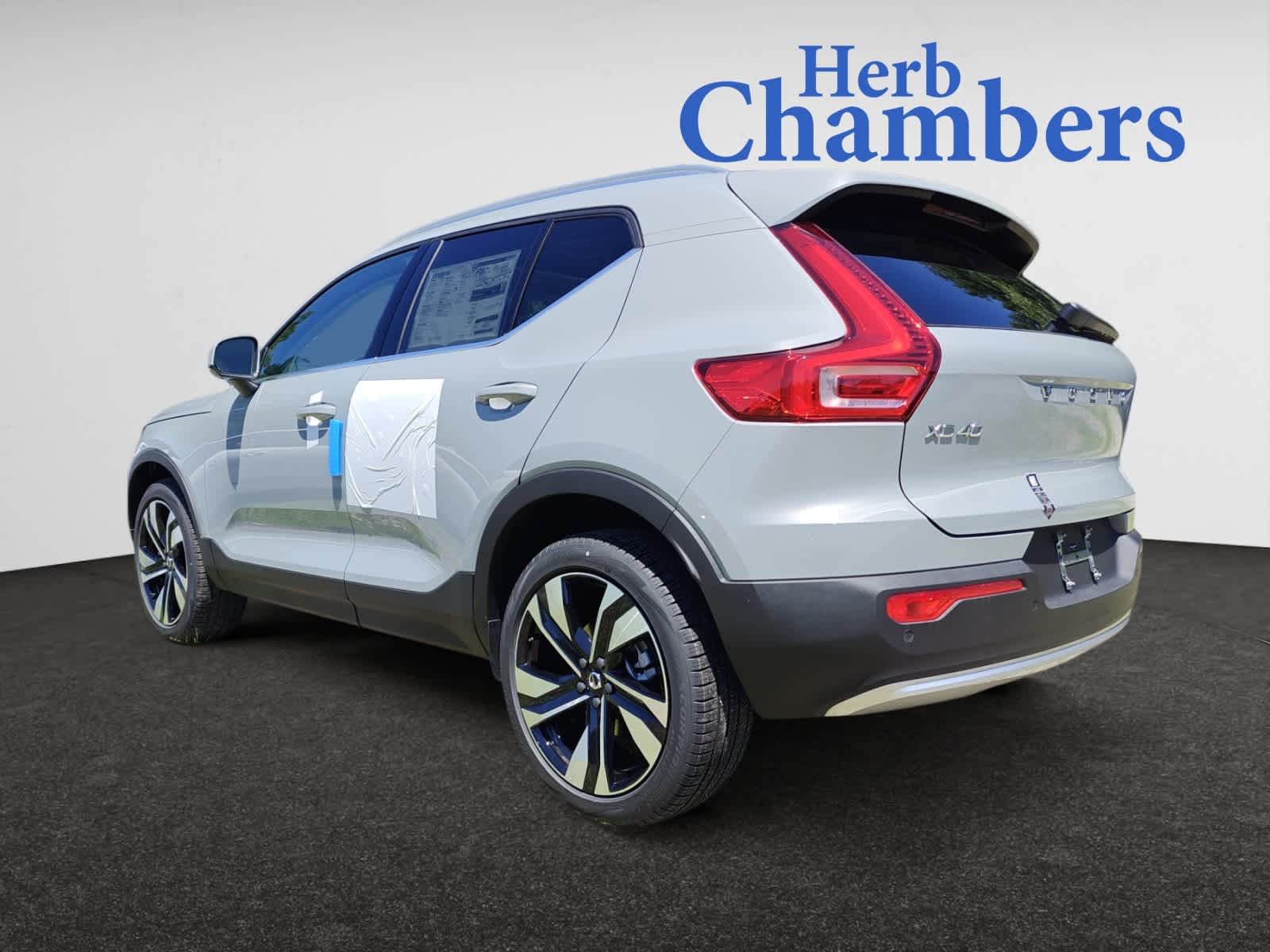 new 2025 Volvo XC40 car, priced at $50,375