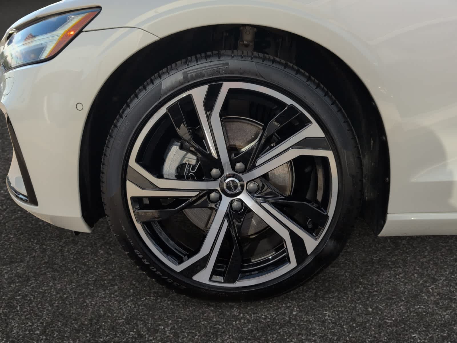 new 2024 Volvo S60 car, priced at $51,925