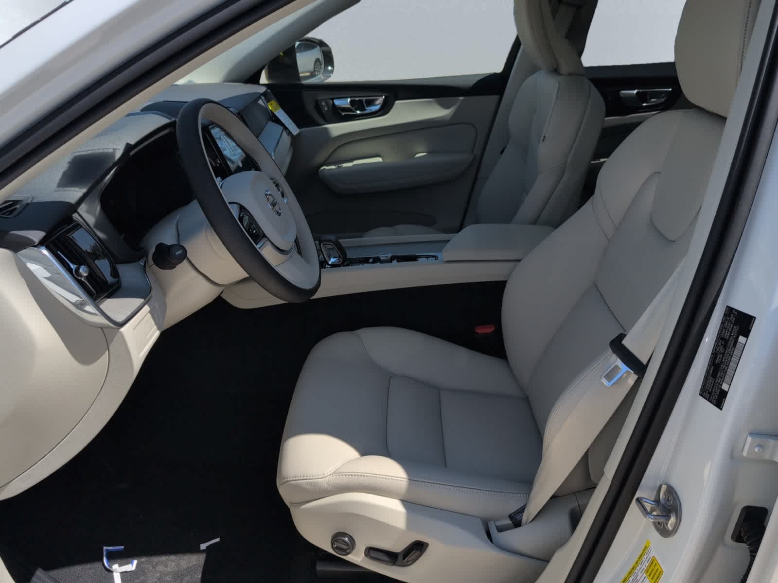 new 2025 Volvo XC60 plug-in hybrid car, priced at $66,260