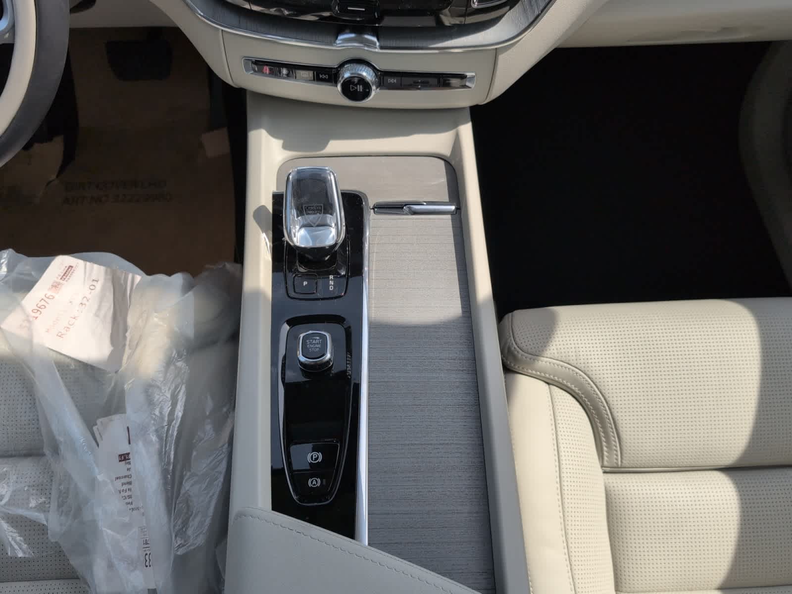 new 2025 Volvo XC60 car, priced at $60,660