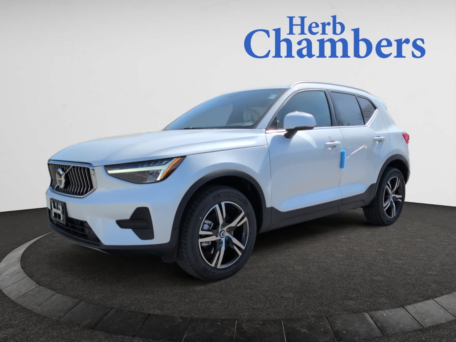 new 2025 Volvo XC40 car, priced at $42,365