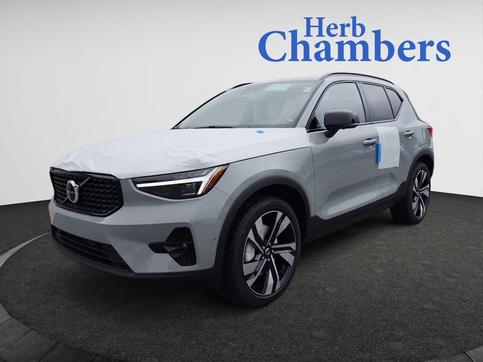 new 2025 Volvo XC40 car, priced at $51,040