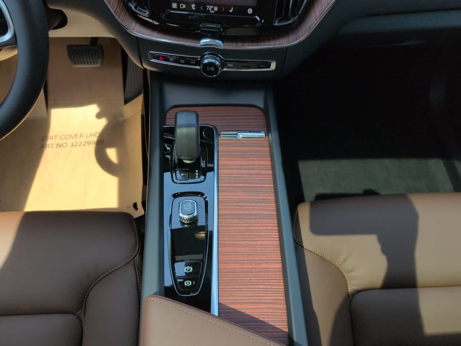 new 2025 Volvo XC60 car, priced at $54,545