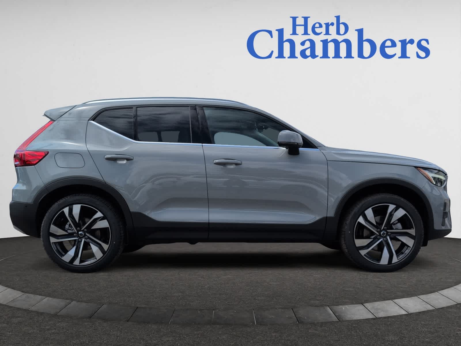 new 2025 Volvo XC40 car, priced at $52,235