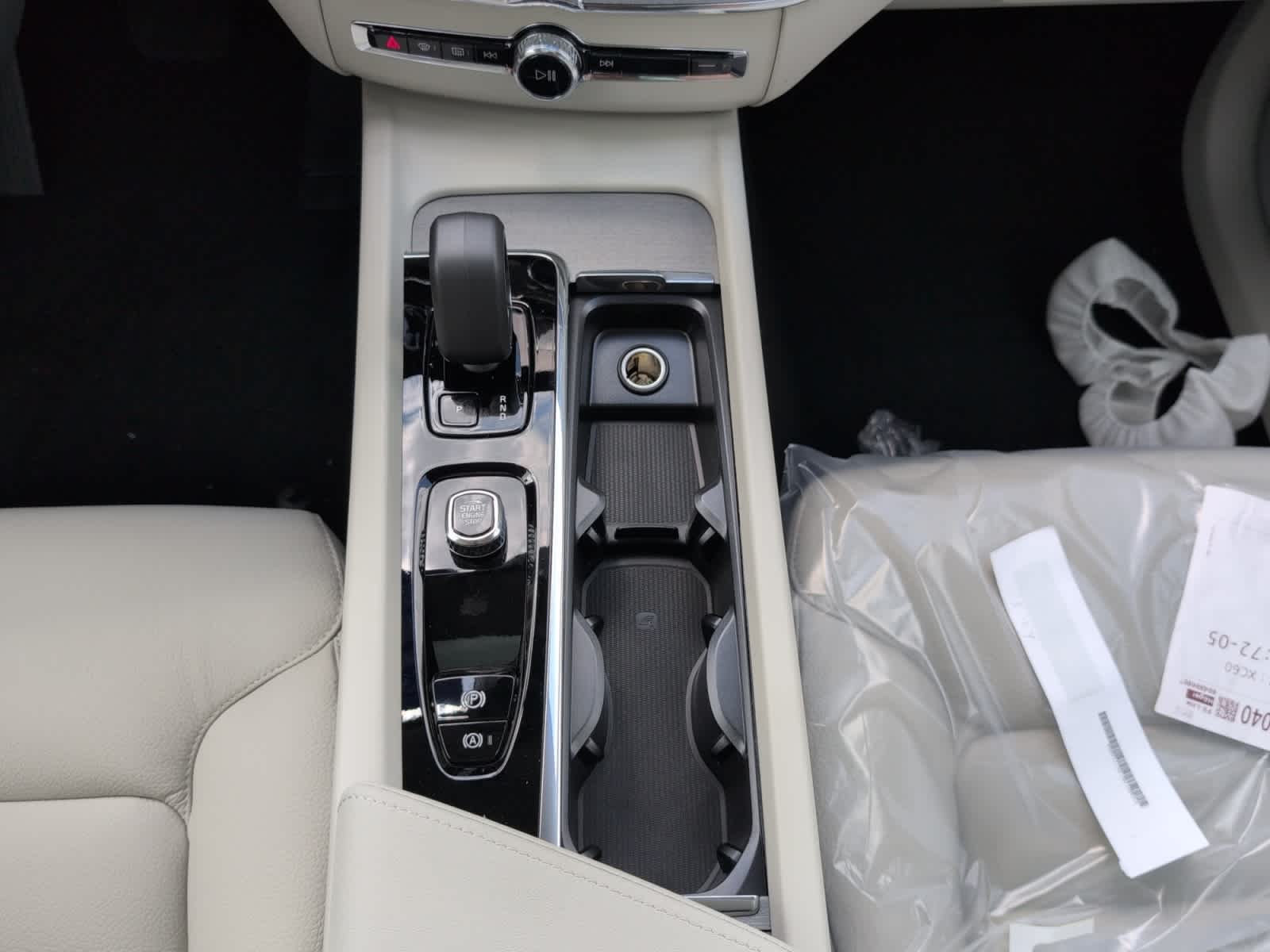 new 2025 Volvo XC60 car, priced at $54,555