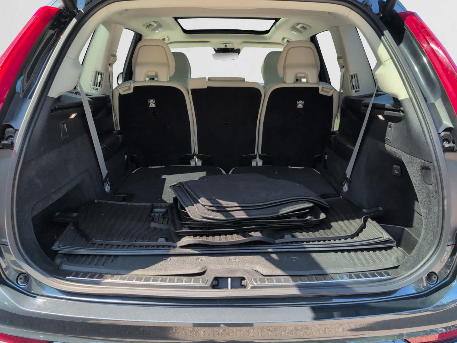 used 2022 Volvo XC90 car, priced at $42,998
