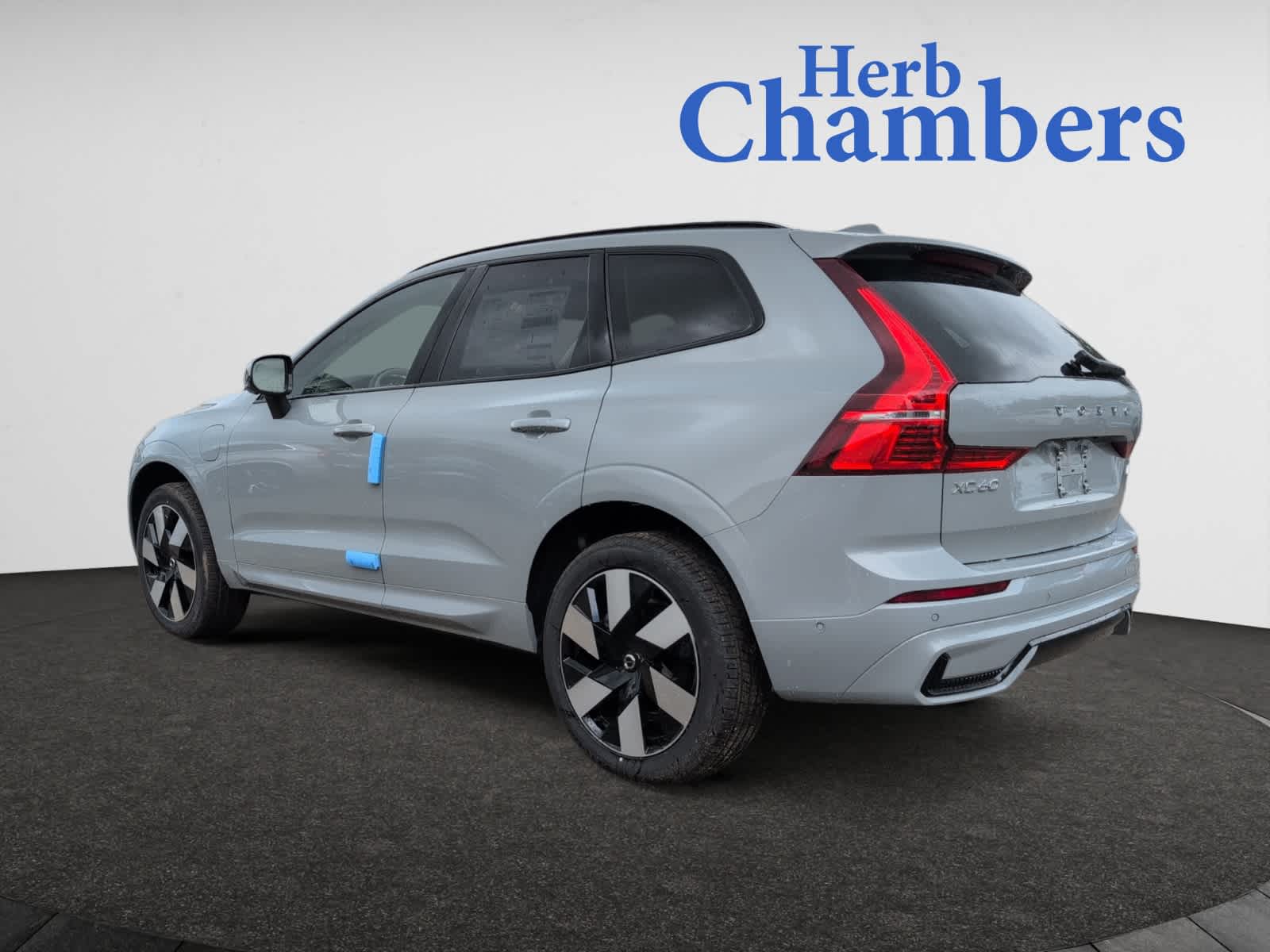 new 2025 Volvo XC60 plug-in hybrid car, priced at $67,405