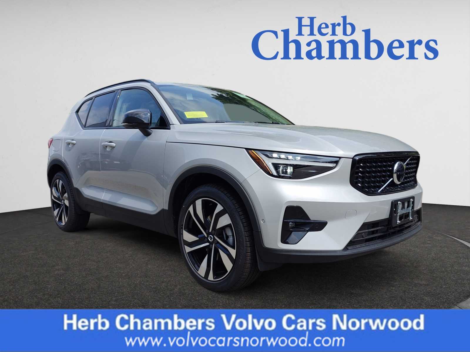 new 2025 Volvo XC40 car, priced at $51,040