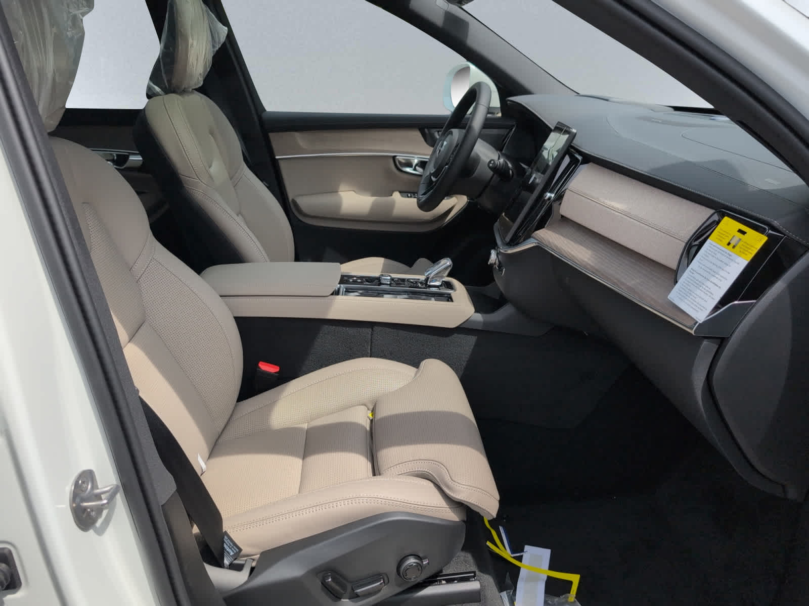 new 2025 Volvo XC90 plug-in hybrid car, priced at $82,405