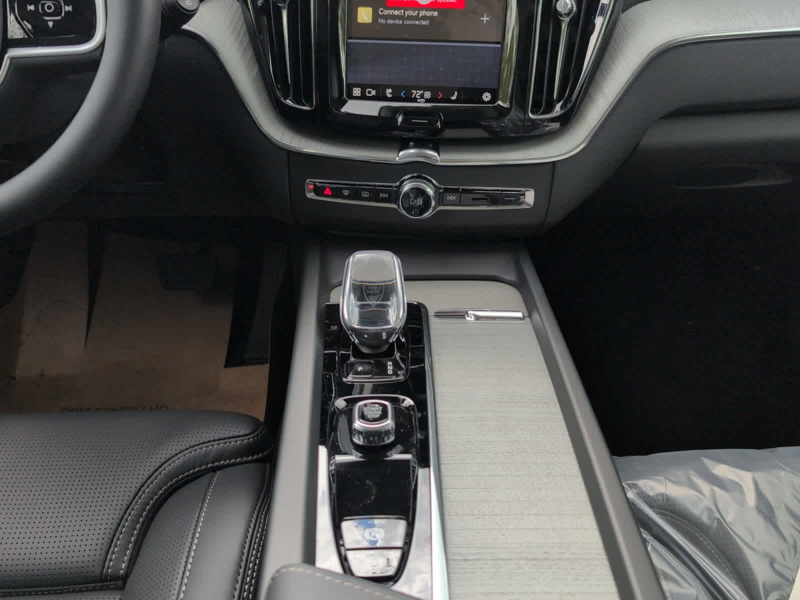new 2025 Volvo XC60 car, priced at $61,400