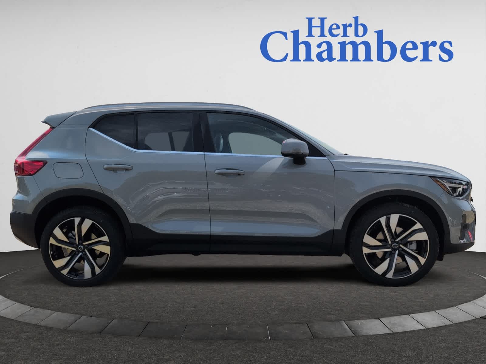 new 2025 Volvo XC40 car, priced at $51,040