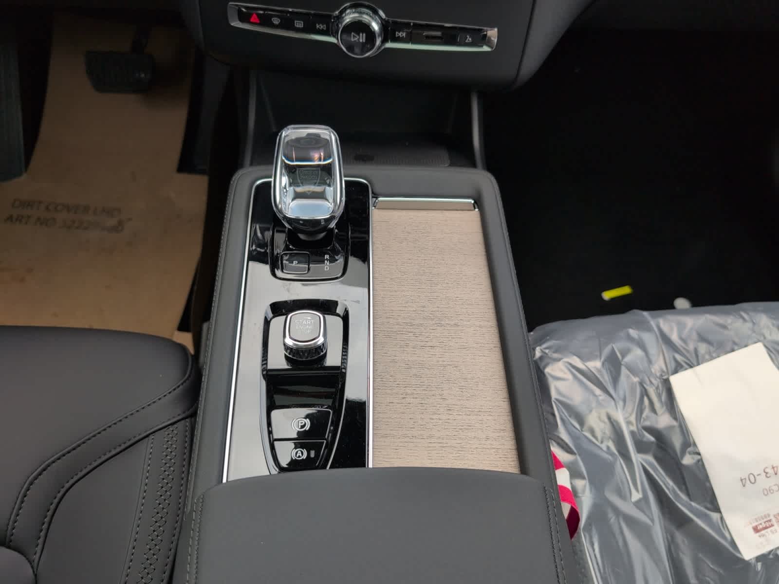 new 2025 Volvo XC90 plug-in hybrid car, priced at $79,635