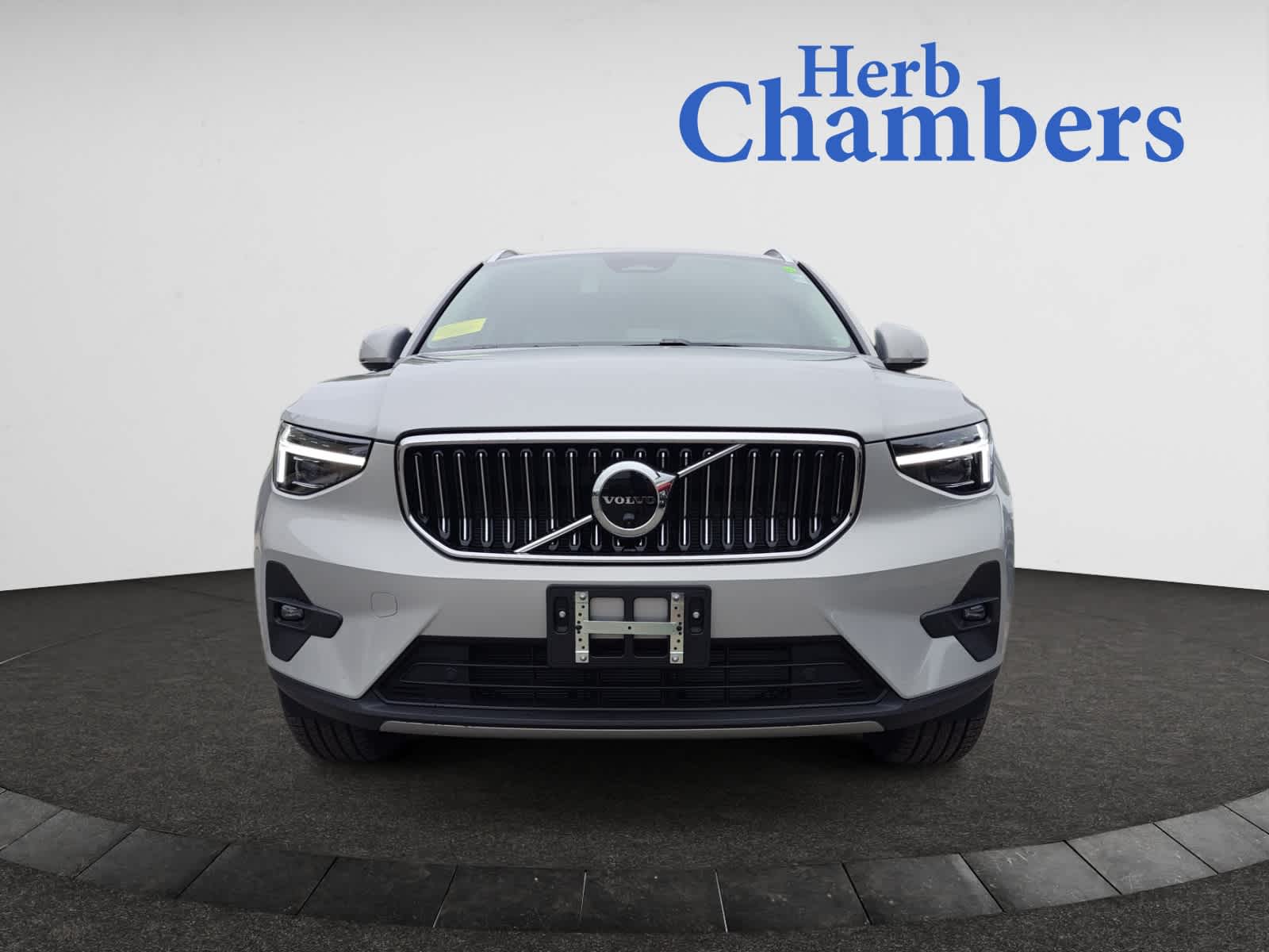 new 2025 Volvo XC40 car, priced at $50,375