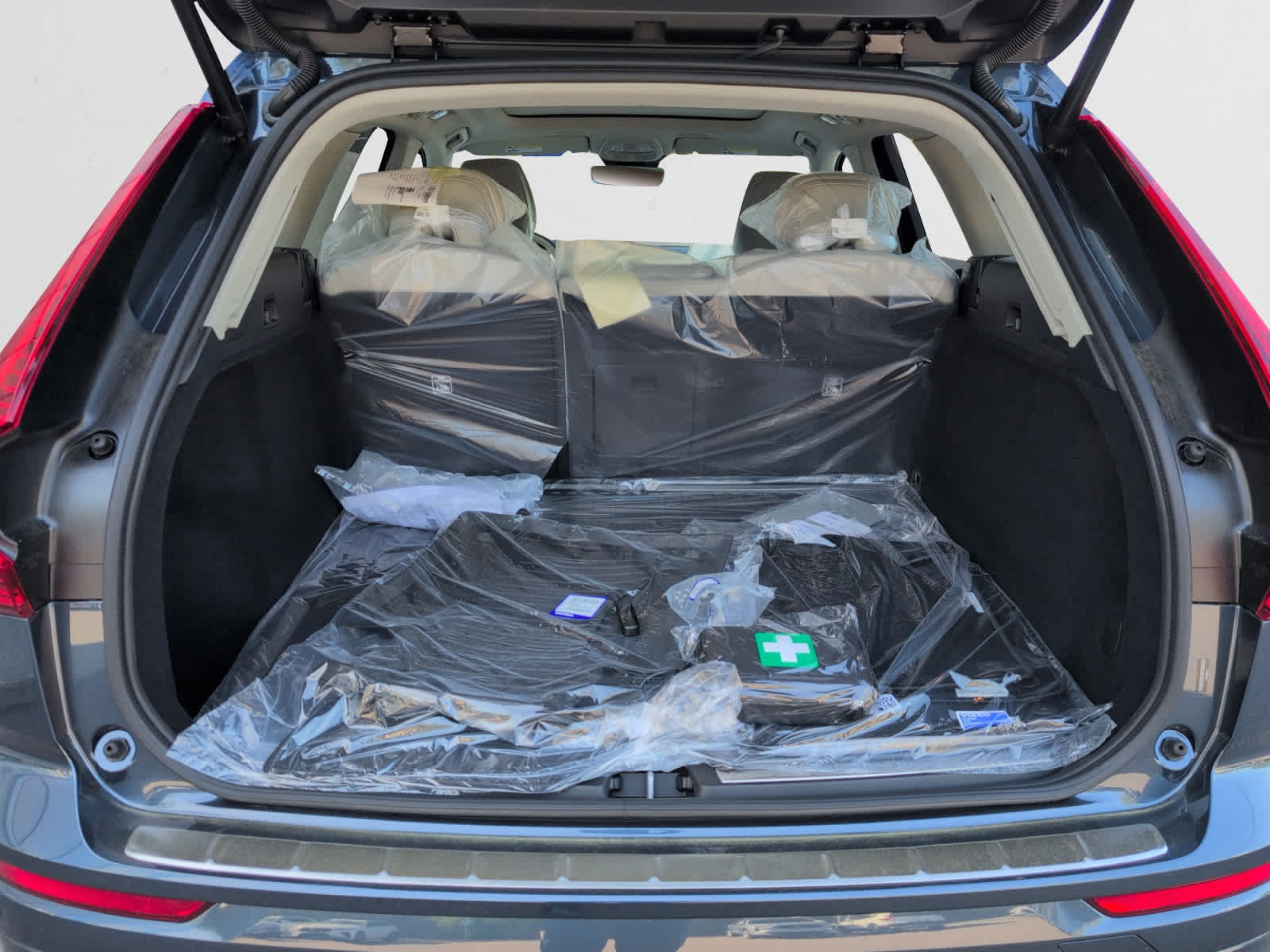 new 2025 Volvo XC60 car, priced at $55,360