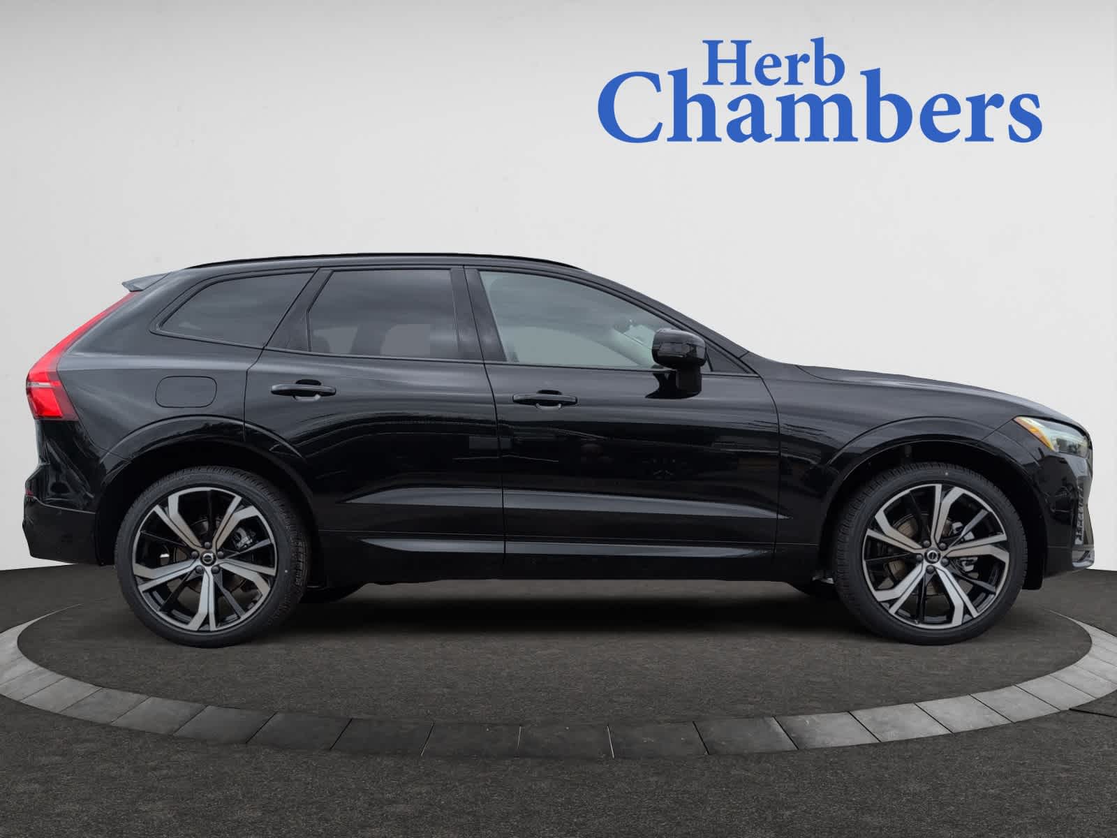 new 2025 Volvo XC60 car, priced at $60,660
