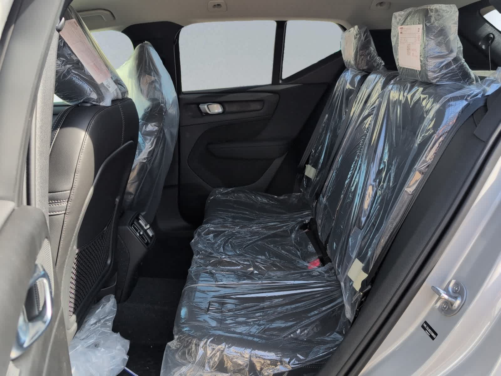 new 2025 Volvo XC40 car, priced at $43,045