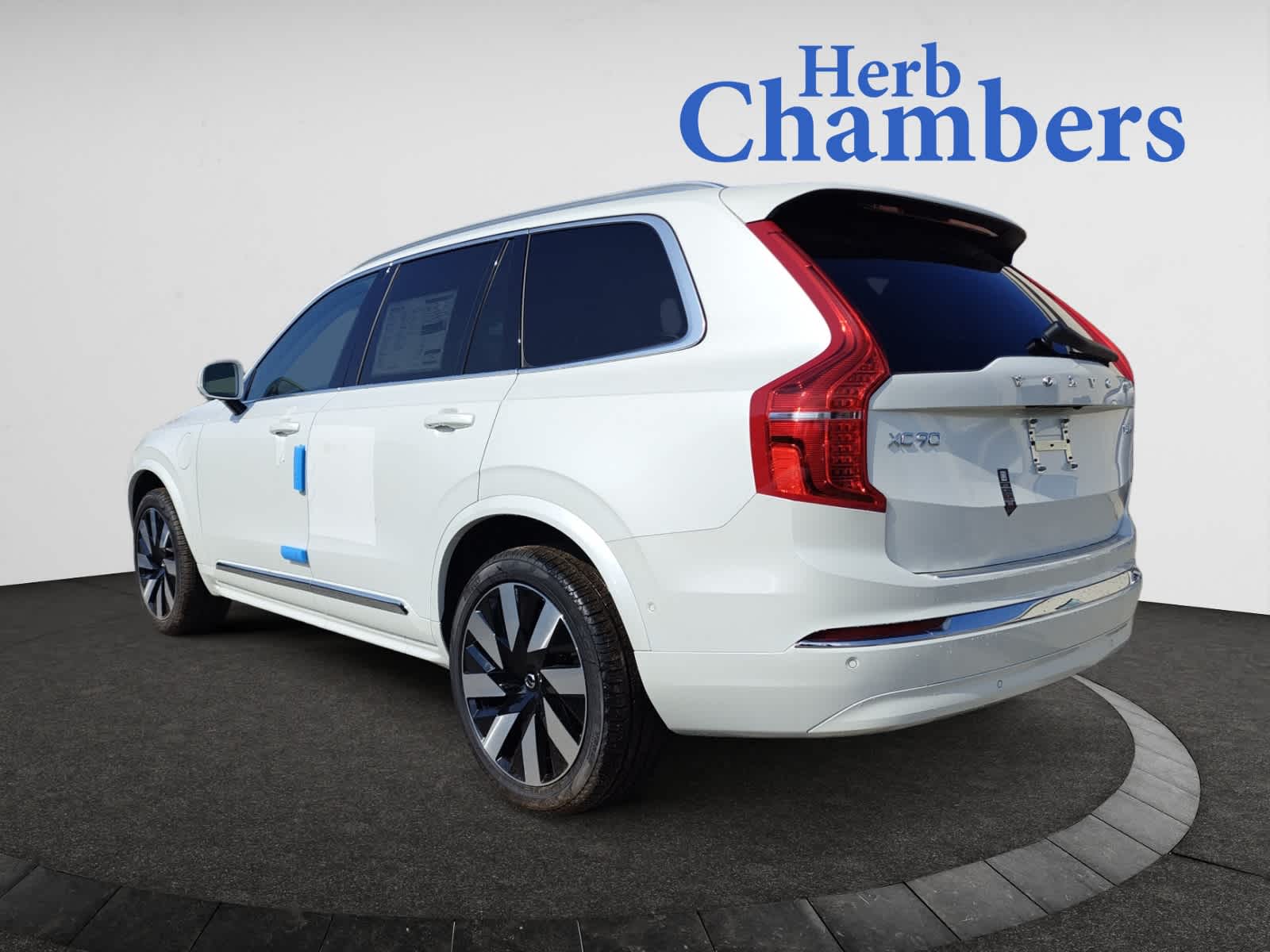 new 2025 Volvo XC90 plug-in hybrid car, priced at $78,455