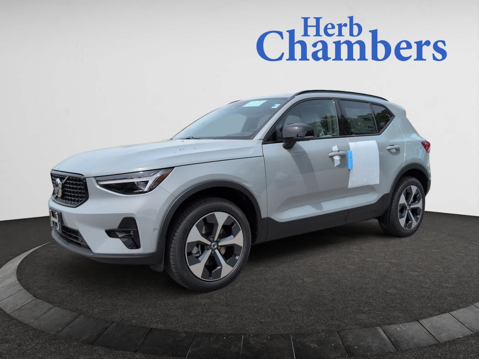 new 2025 Volvo XC40 car, priced at $49,585