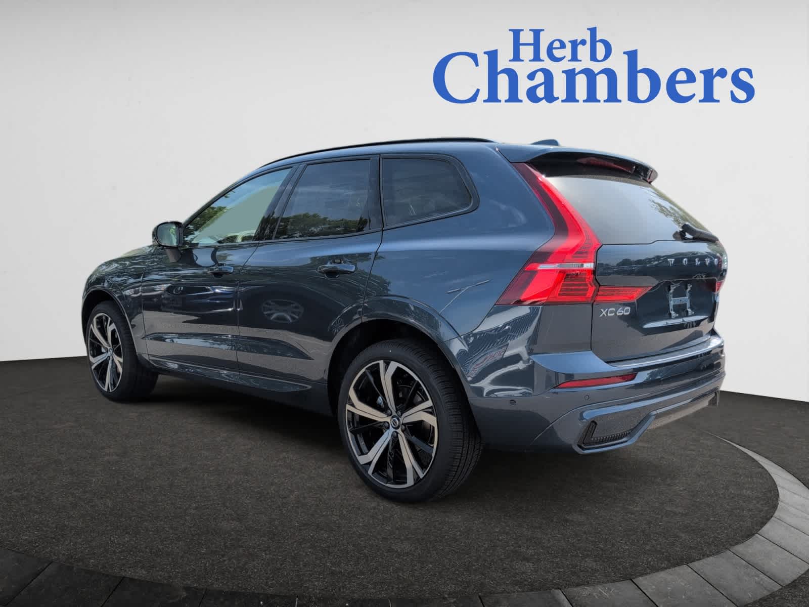 new 2025 Volvo XC60 car, priced at $60,660