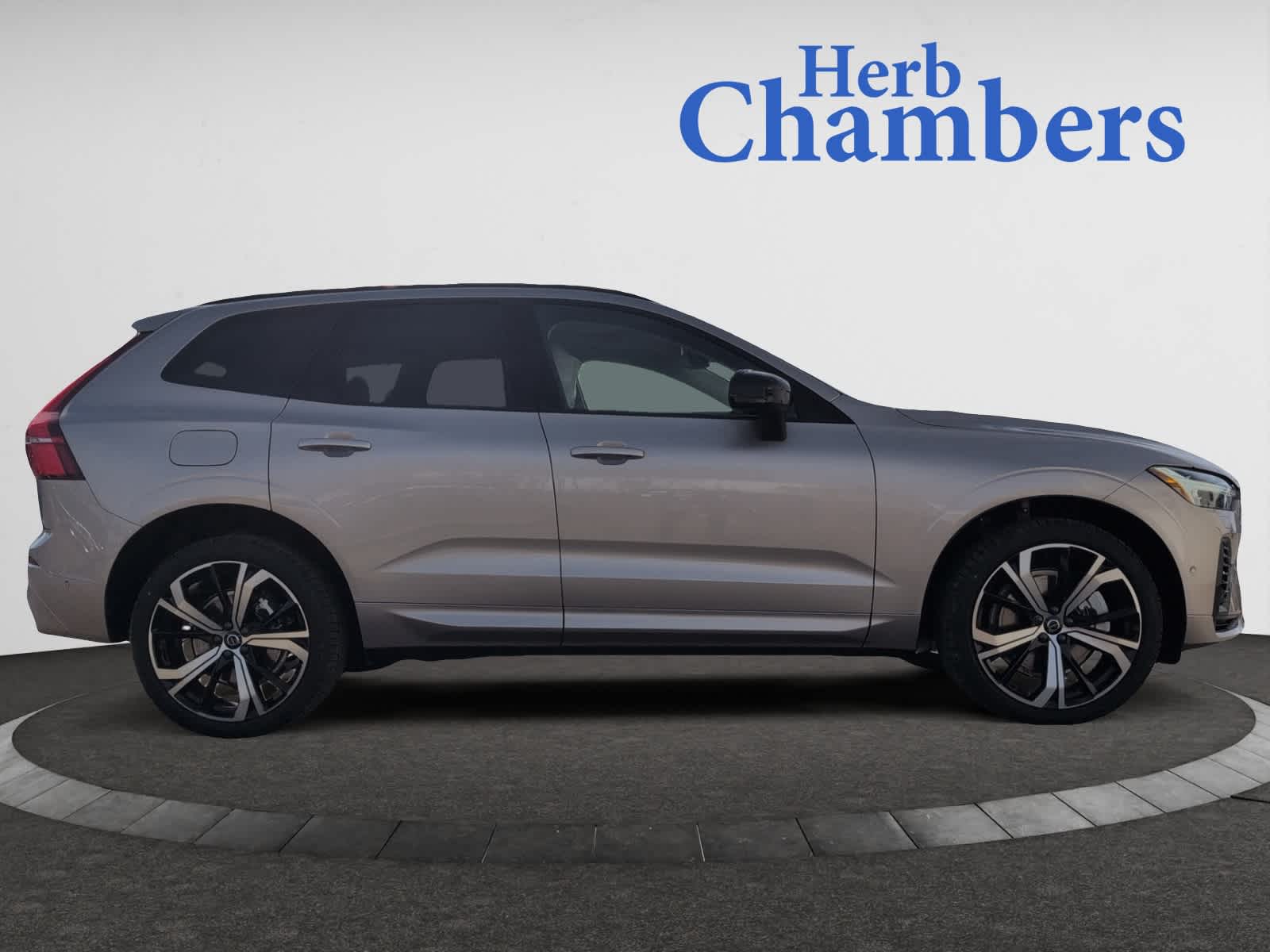 new 2025 Volvo XC60 plug-in hybrid car, priced at $71,485